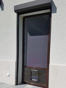 drzwi ramowe na zawiasach (zamontowane przejście dla małych zwierząt)